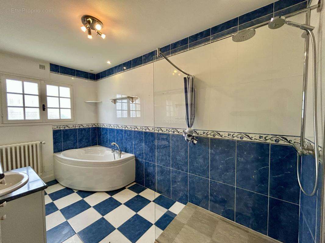 Maison à CHEF-BOUTONNE