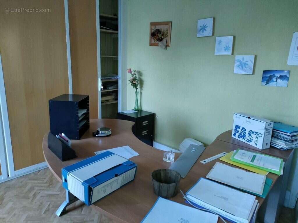 Commerce à AIXE-SUR-VIENNE