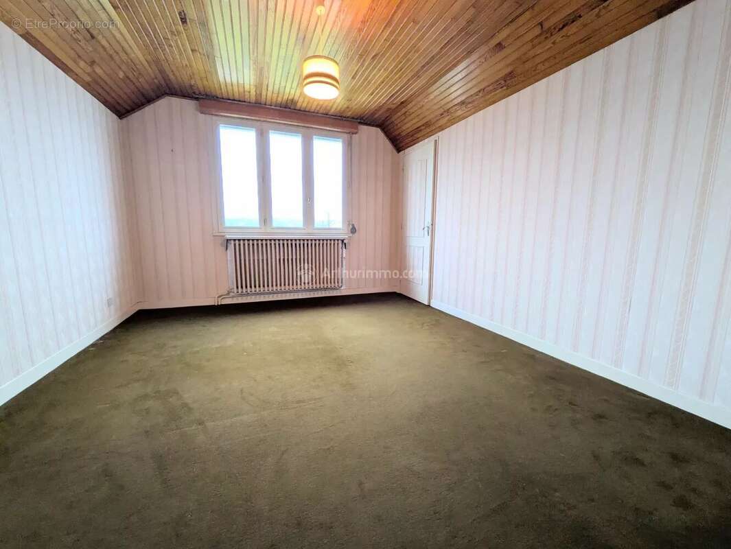 Maison à NEUFCHATEAU