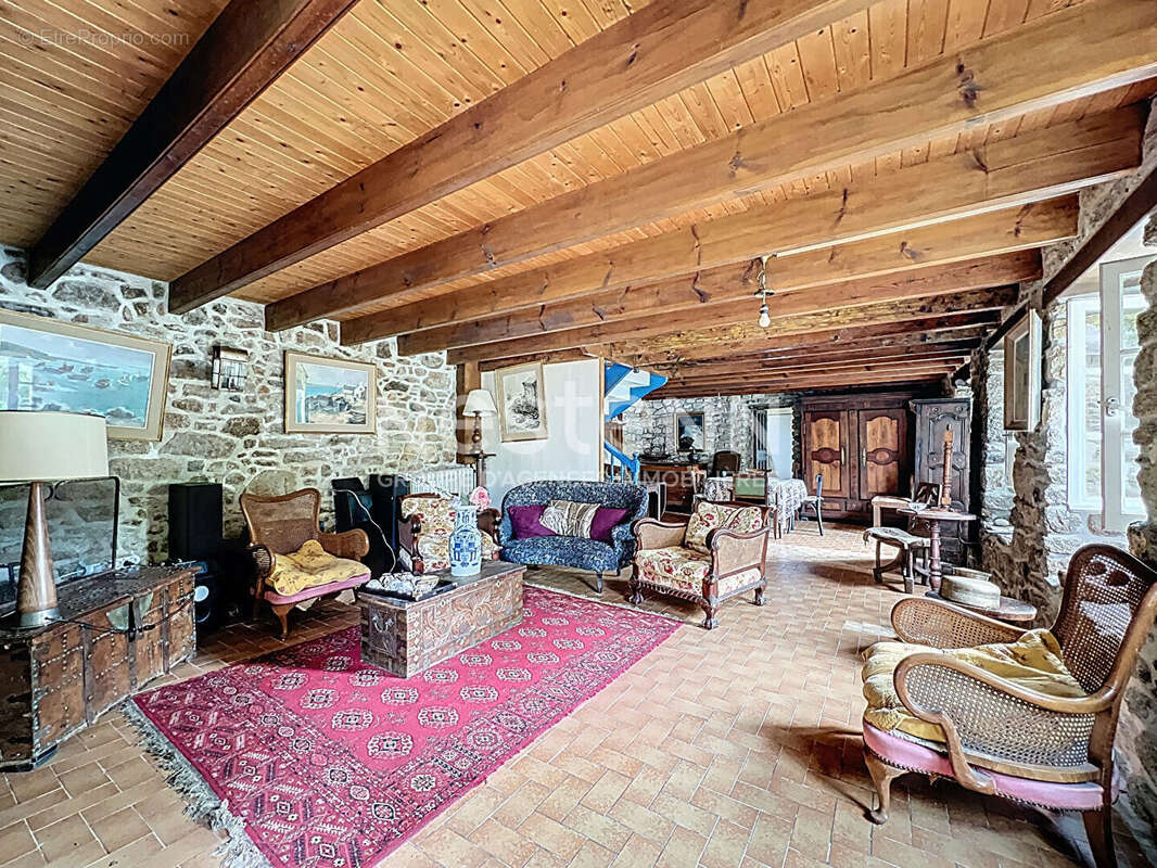 Maison à LAMPAUL-PLOUARZEL