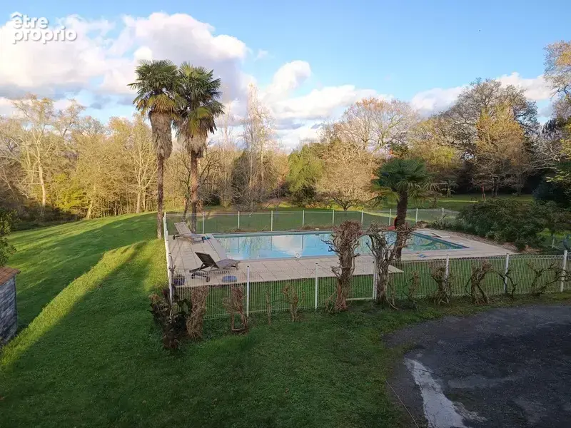 Belle demeure de plus de 300 m²  avec piscine dans un cadre idyllique  sur environ 2 hectares - photo 2