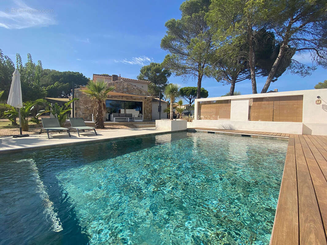 Maison à ROQUEBRUNE-SUR-ARGENS