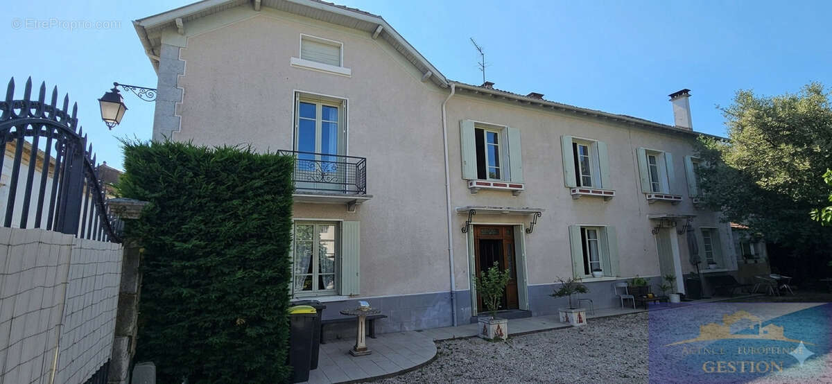 Maison à PONTACQ