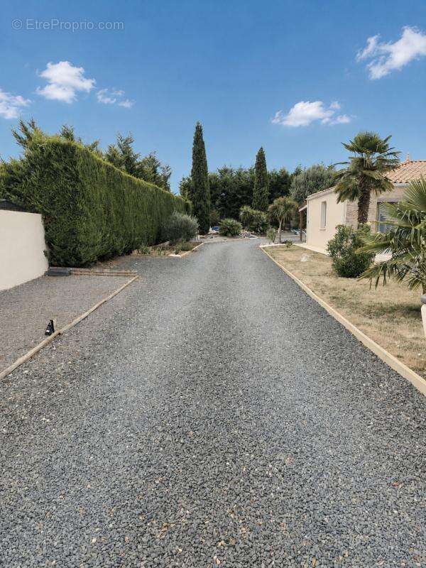 Maison à vendre 5 pièces Proche de FONTENAY LE COMTE (85) - photo 2