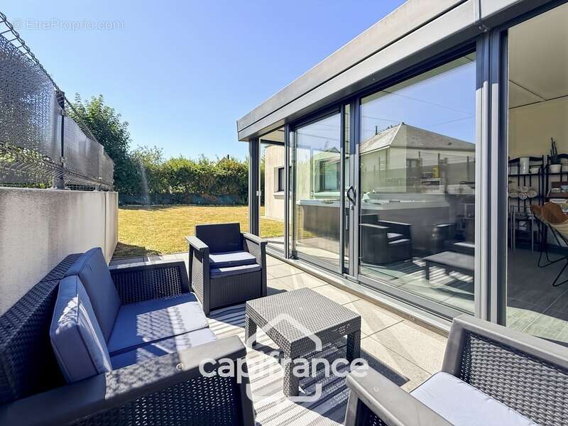 Maison contemporaine de plain-pied de 160 m² – 4 chambres – Véranda de 27 m² avec spa – Double garage – Carport – Noyal-Pontivy - photo 40
