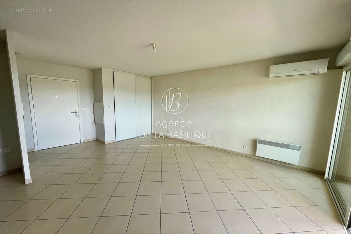 Appartement à SAINT-MAXIMIN-LA-SAINTE-BAUME