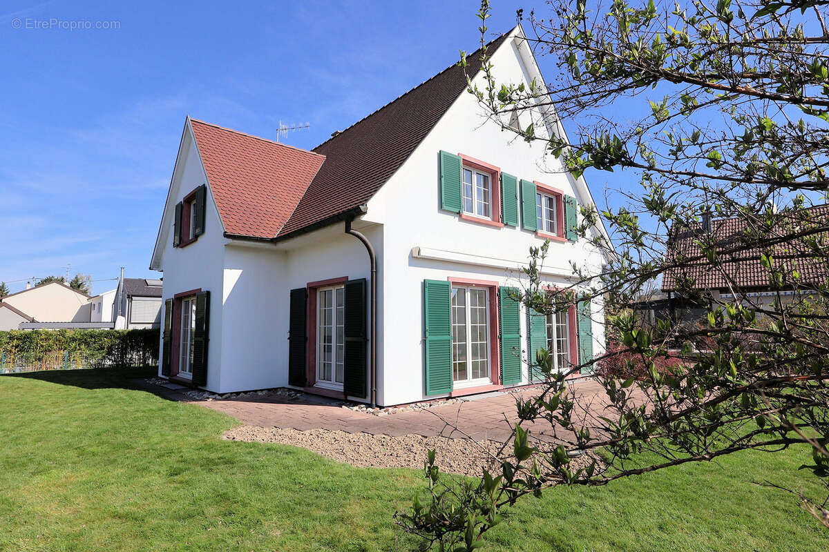 Maison à VILLAGE-NEUF