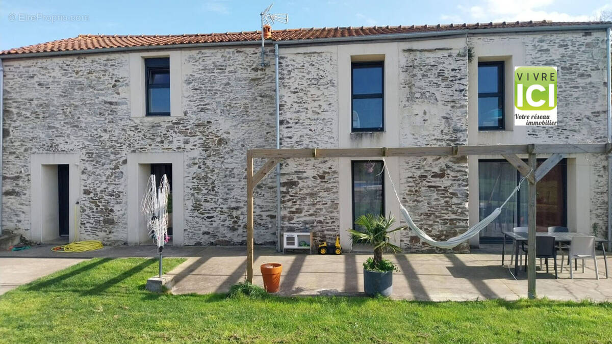 Maison à LA CHAPELLE-BASSE-MER