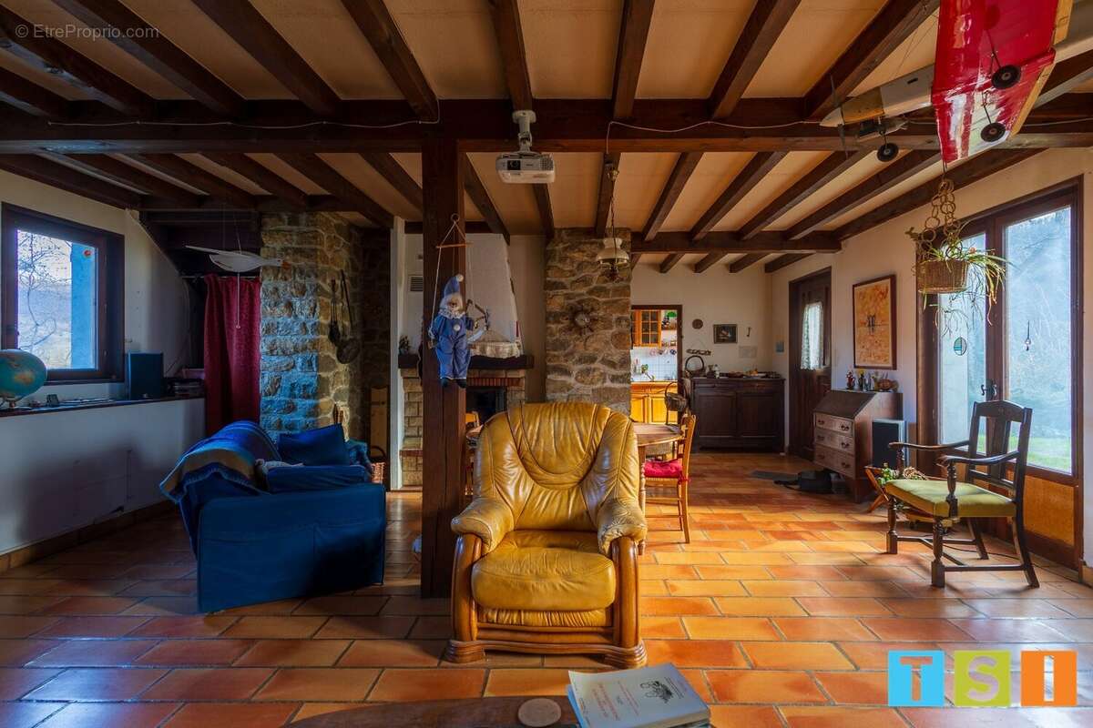 MONTEGUT-PLANTAUREL  Maison avec vue panoramique, authenticité et potentiel - photo 6