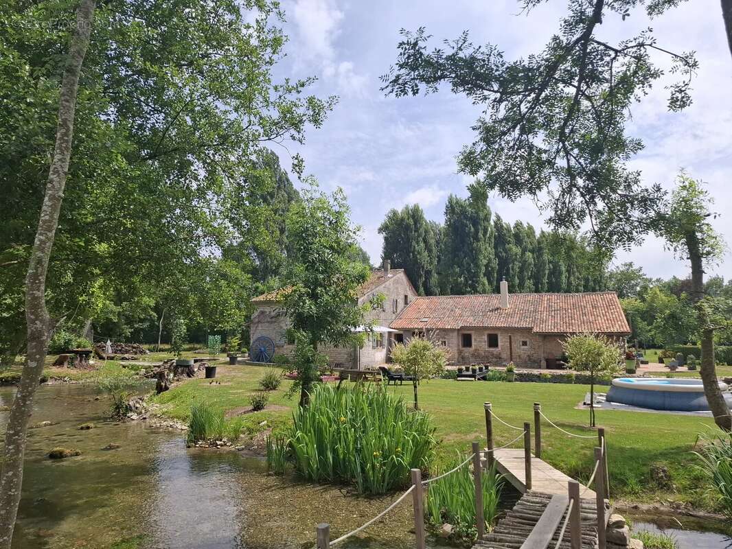 Maison à CHEF-BOUTONNE