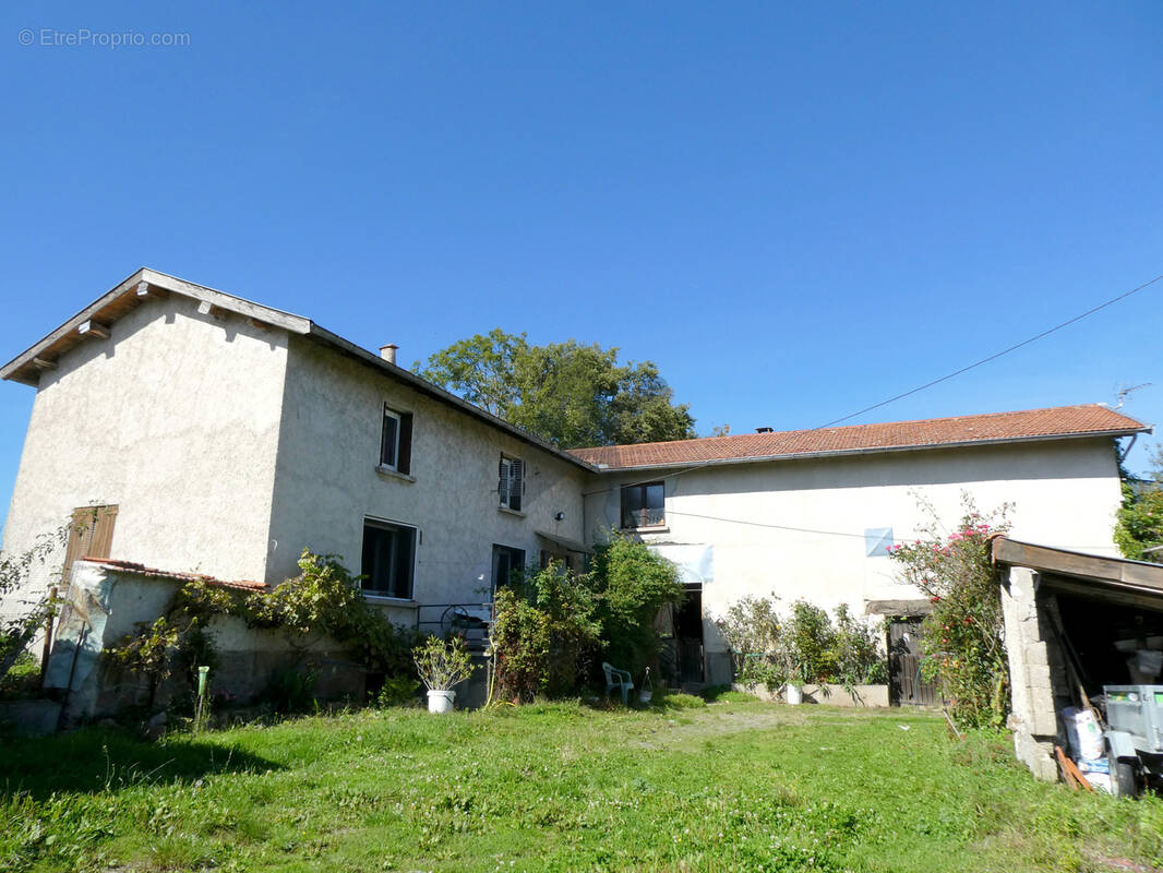 Maison à SAINT-CLEMENT-LES-PLACES