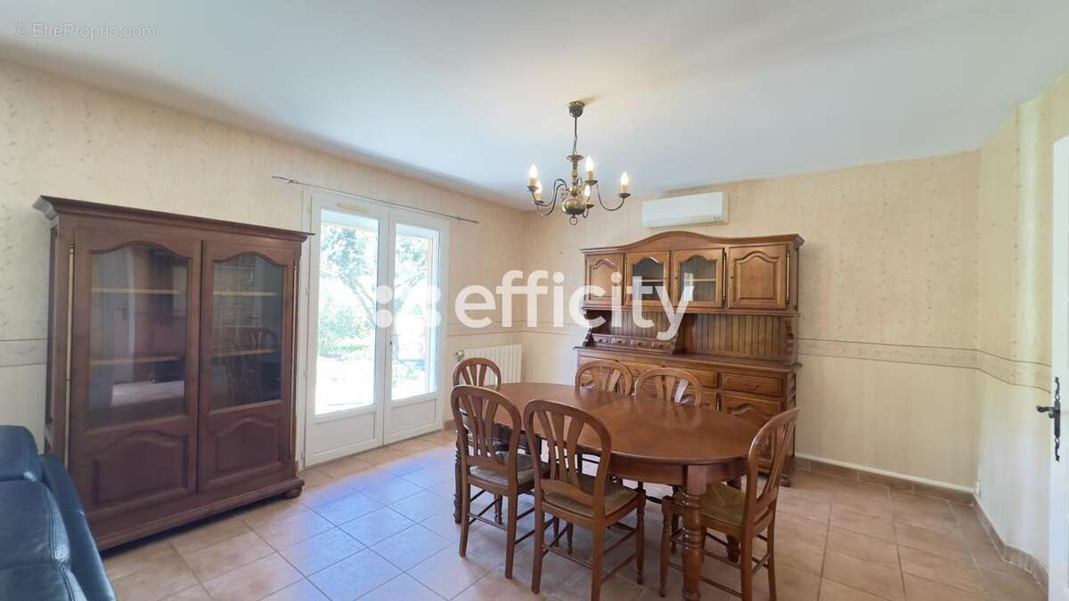 Maison à SAINT-LAURENT-DE-CARNOLS