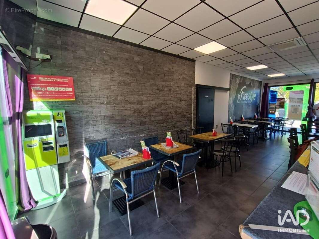 Photo 2 - Commerce à SAINT-ESTEVE