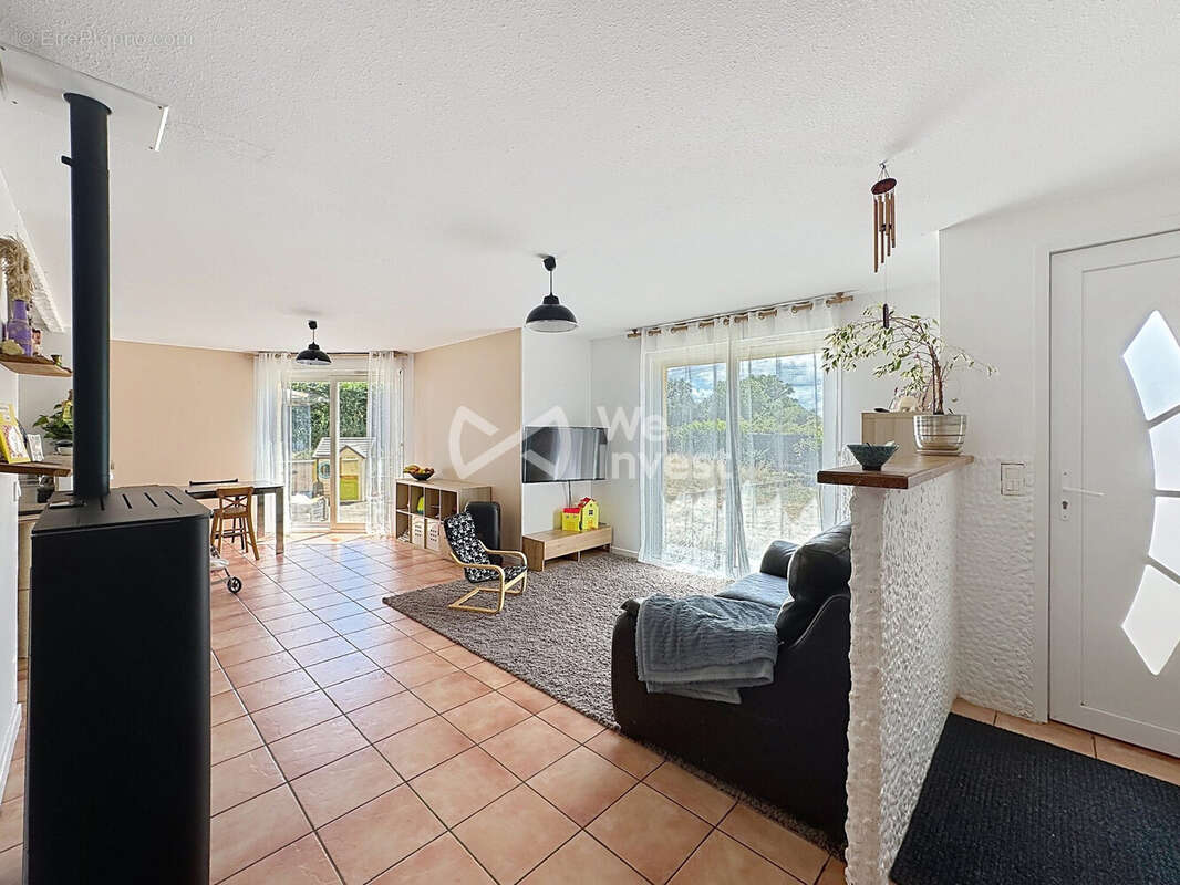 Maison 104 m² à Saint-Hilaire-La-Croix  - photo 2