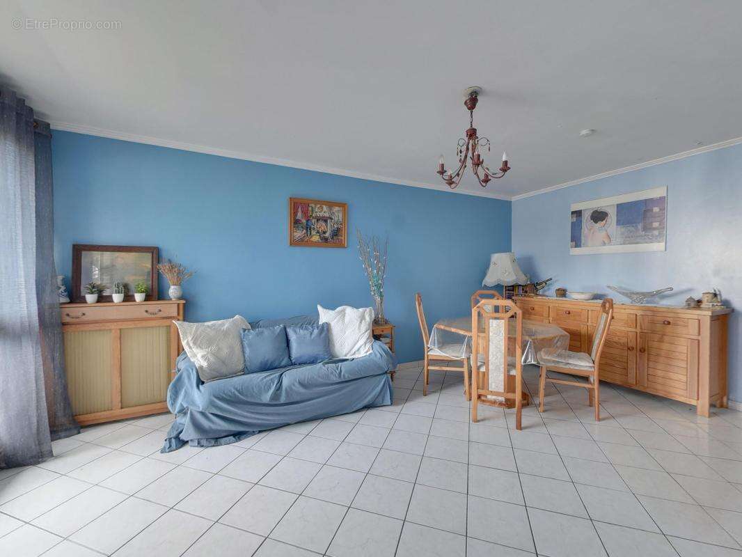 Appartement à VAUJOURS