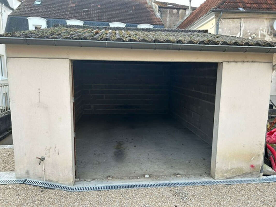 Parking à LA FERTE-SOUS-JOUARRE