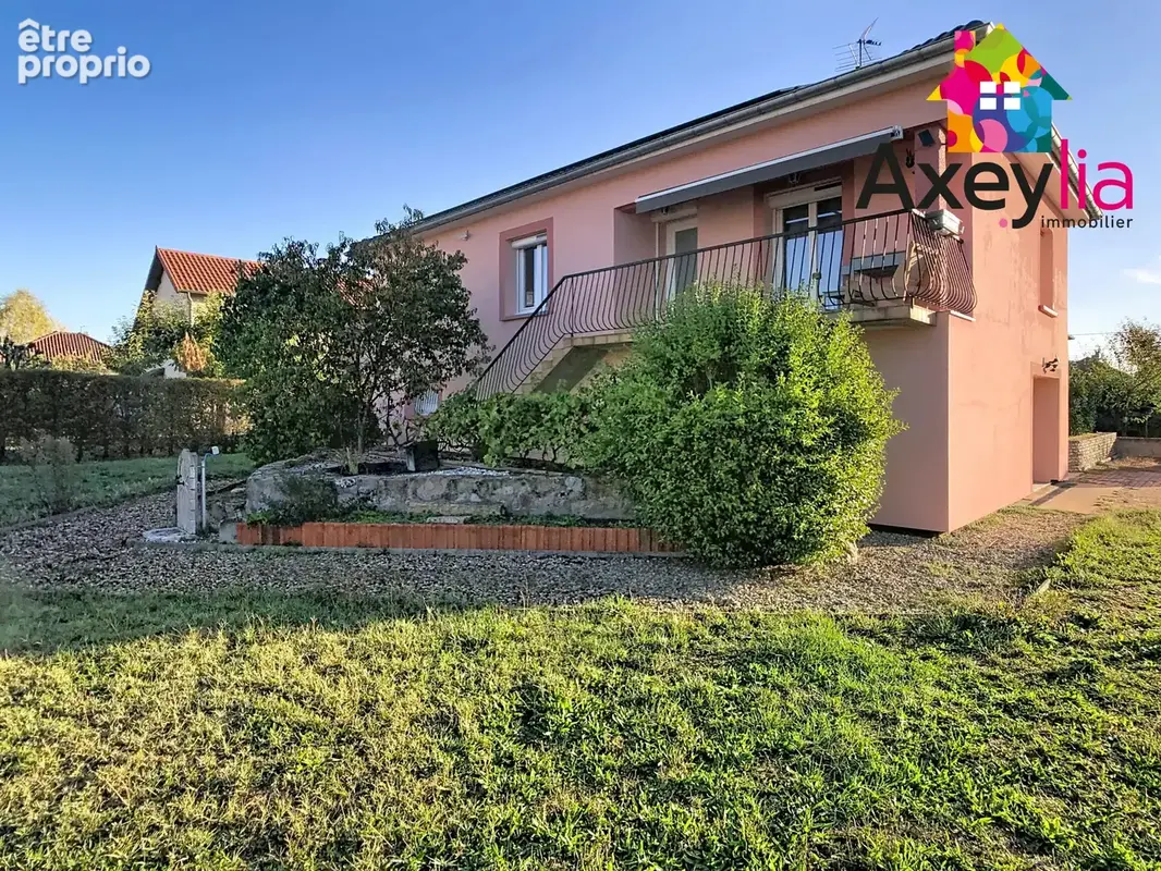 A vendre - riorges - maison 4 chambres, entièrement rénovée avec terrain - photo 4