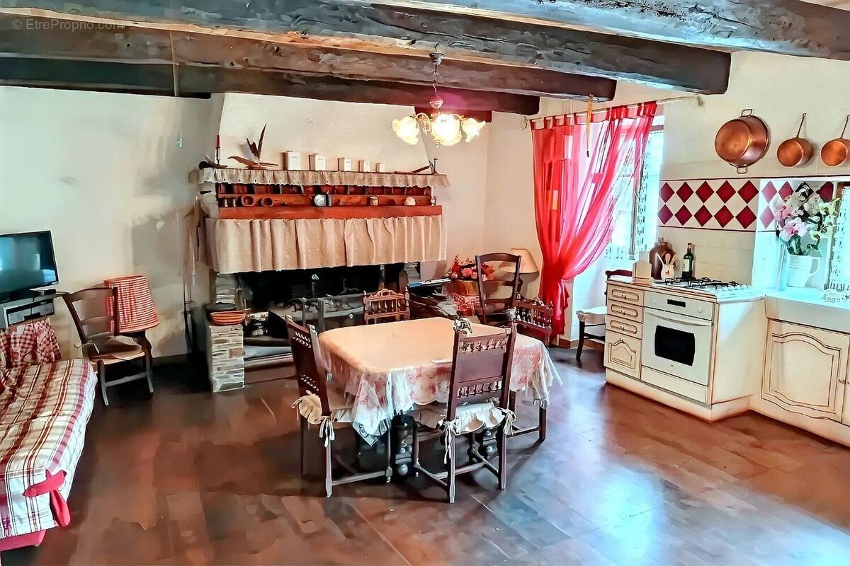 Maison à BERLATS