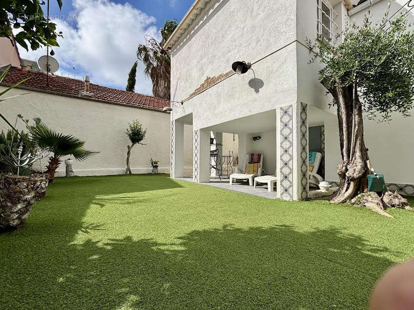 Maison à VALLAURIS