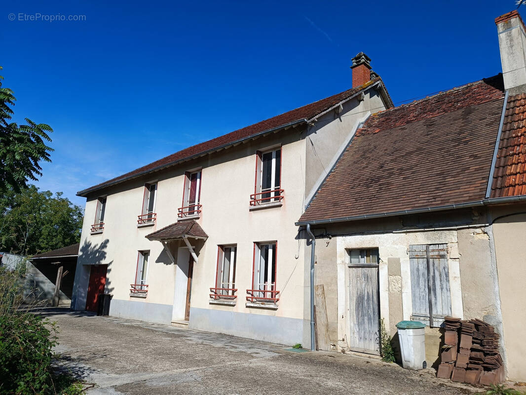 Maison à SANCERGUES