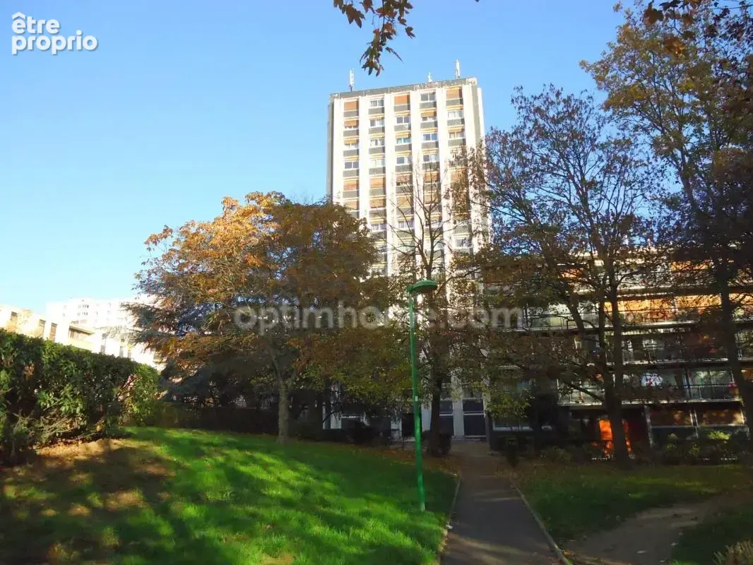 Appartement 5 pièces - 2ème étage - 102 m2 - Cave et Place de Parking - 212 000 € FAI - photo 2