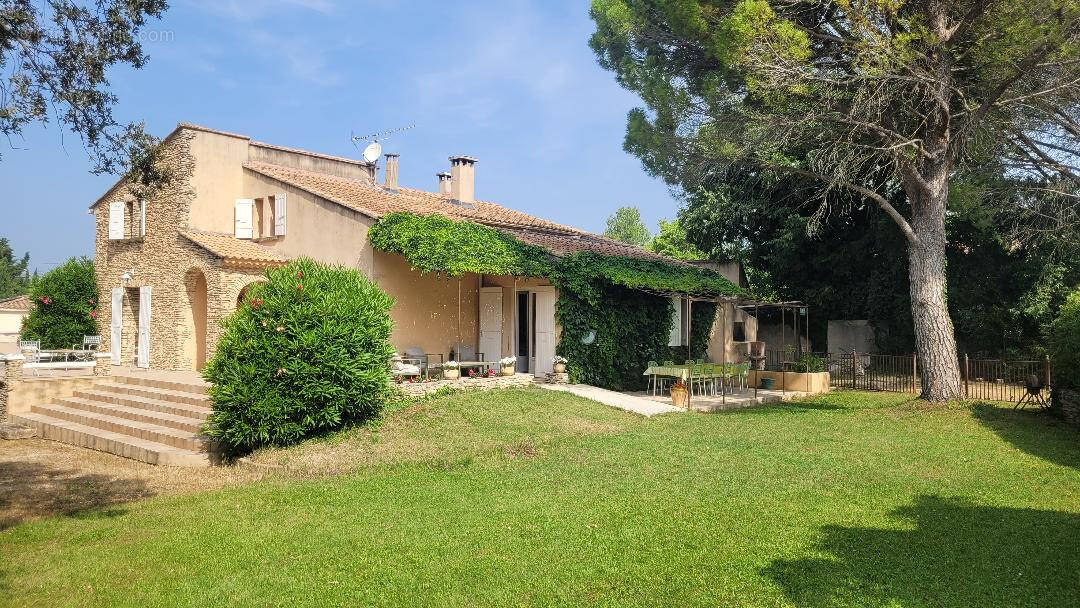 Maison à L'ISLE-SUR-LA-SORGUE