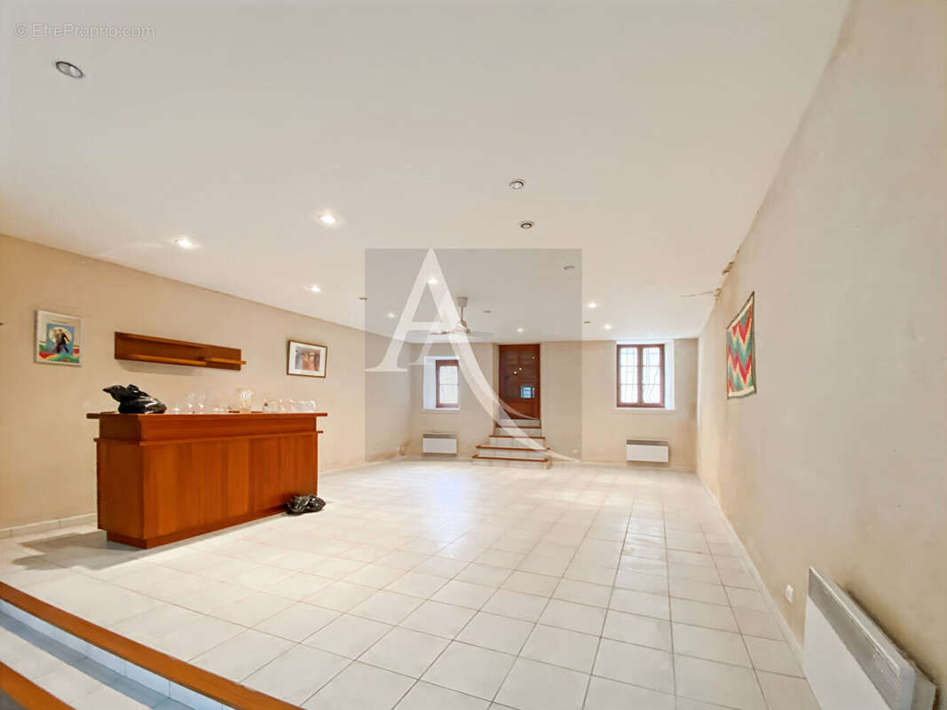 Maison à MONTAIGU-DE-QUERCY