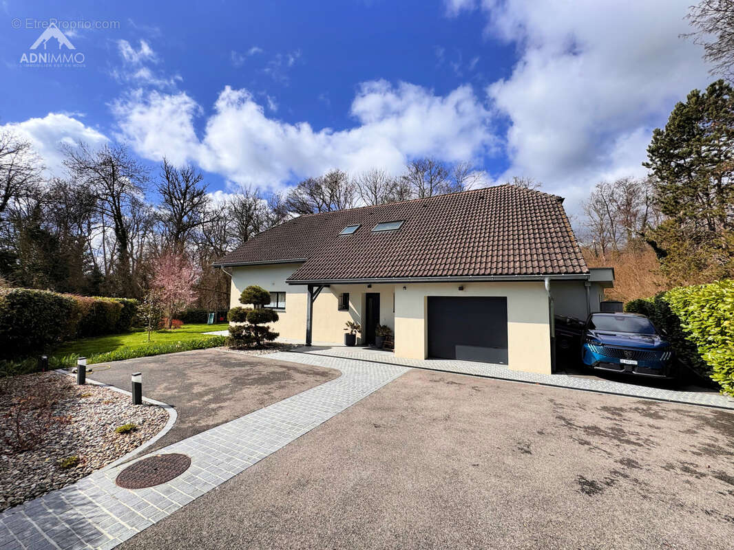Maison à SAINT-GENIS-POUILLY
