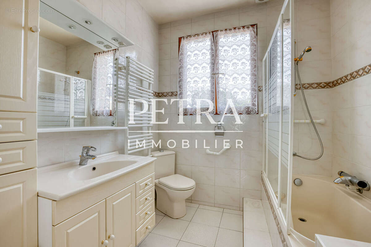 Maison à L'HAY-LES-ROSES