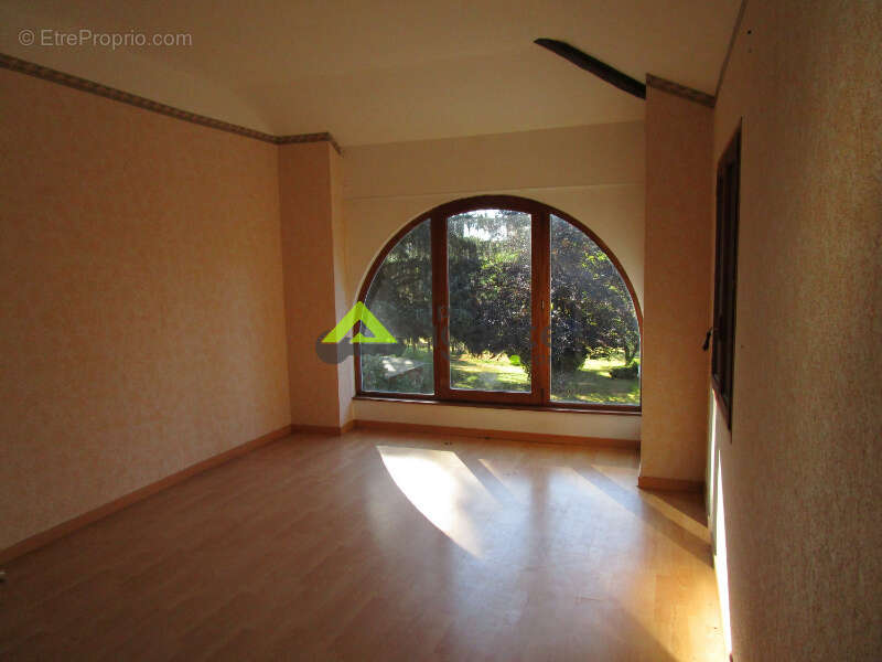 Maison à SAINT-YRIEIX-LA-MONTAGNE