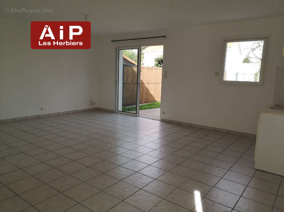 Maison à LES HERBIERS