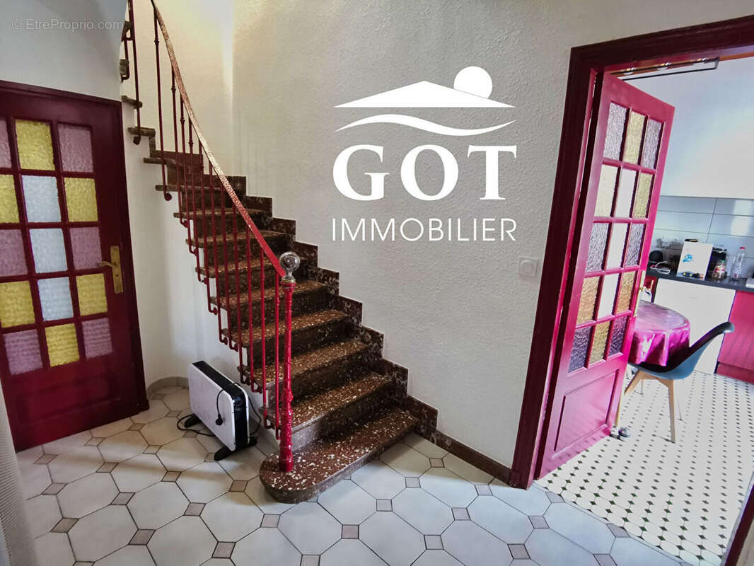 Maison à SAINT-LAURENT-DE-LA-SALANQUE