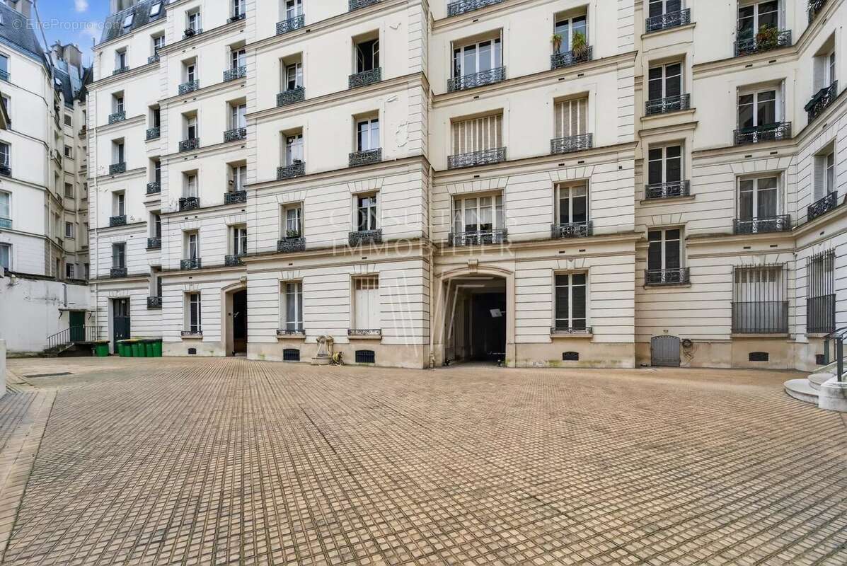 Appartement à PARIS-17E