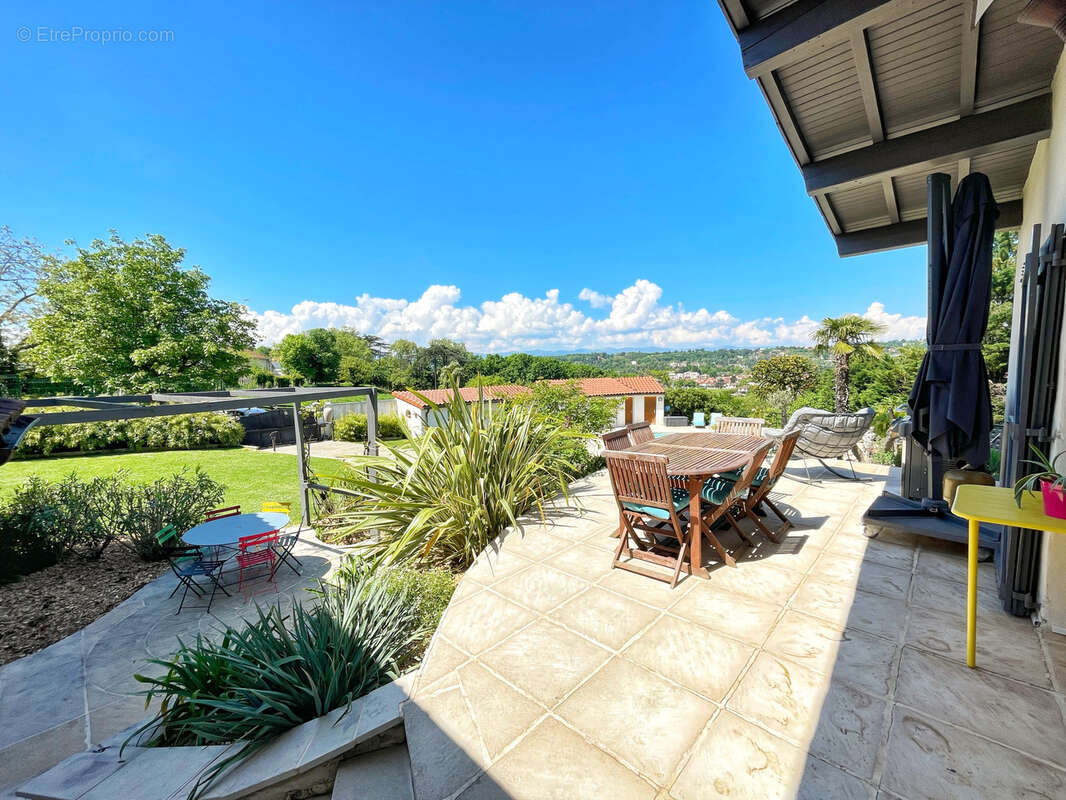 Maison à SAINT-GENIS-LAVAL