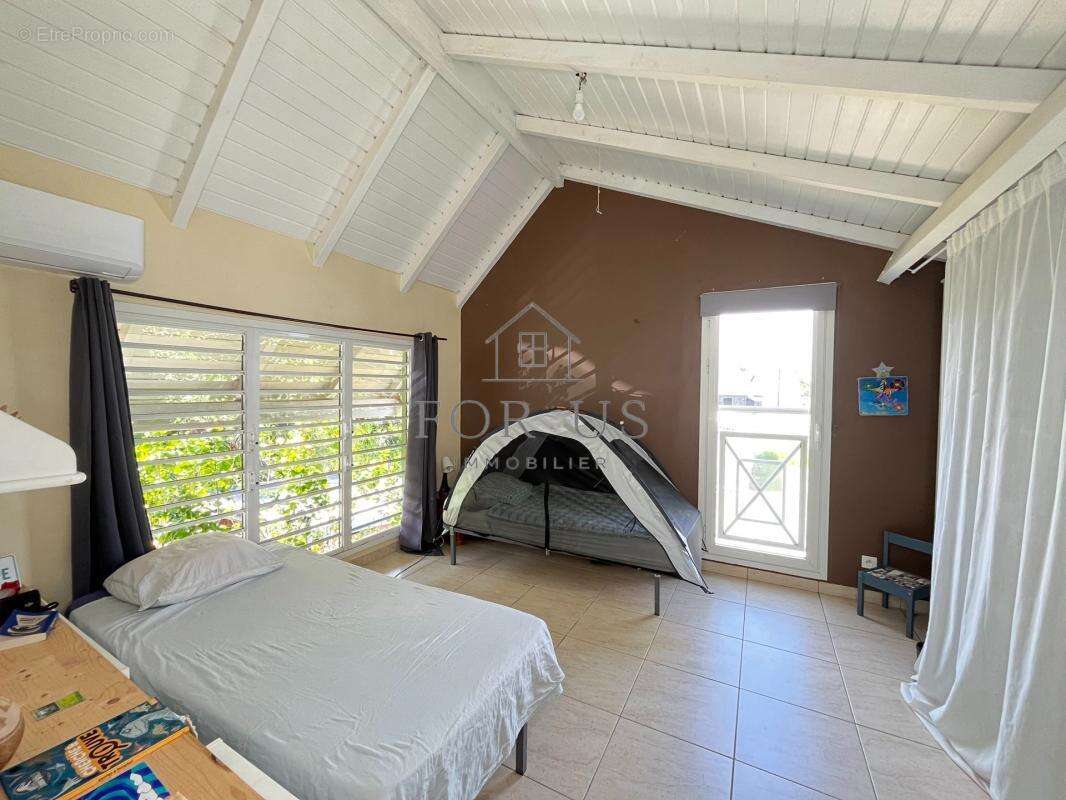 Maison à BAIE-MAHAULT