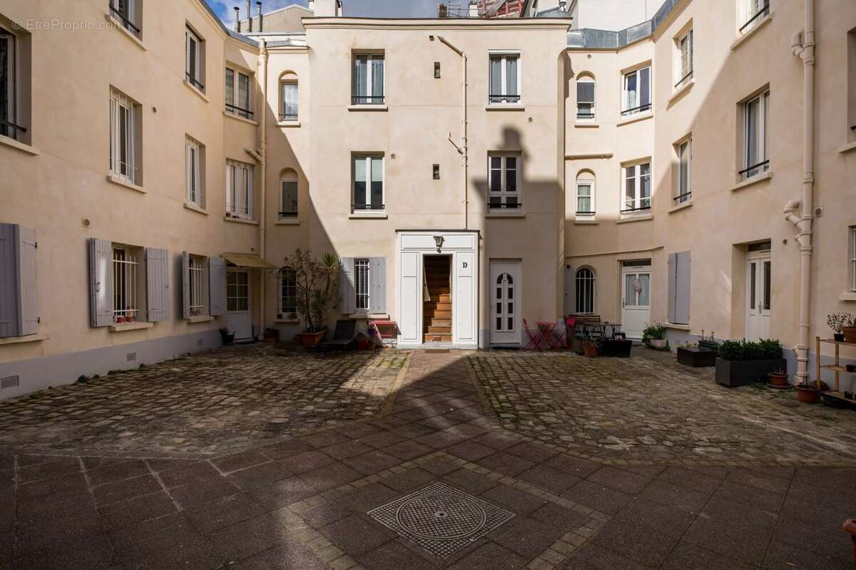 Paris 17ème Rue des Moines. 2 pièces 1 chambre. - photo 11
