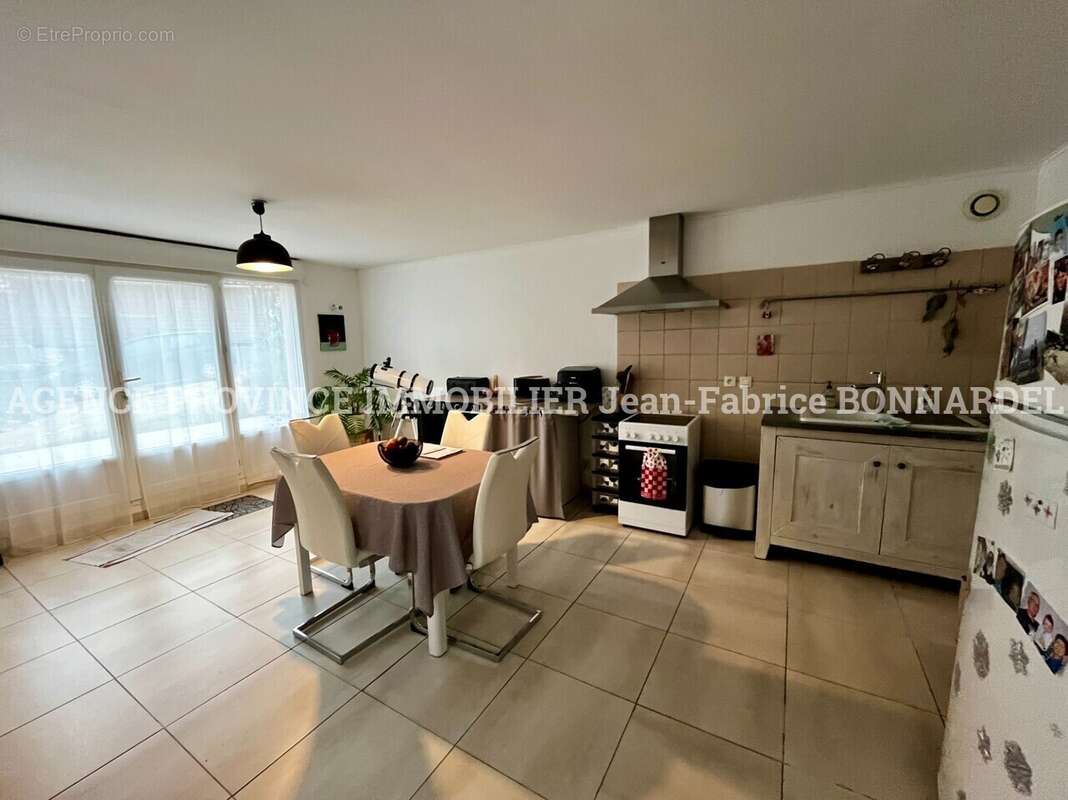 Appartement à LA BAUME-DE-TRANSIT