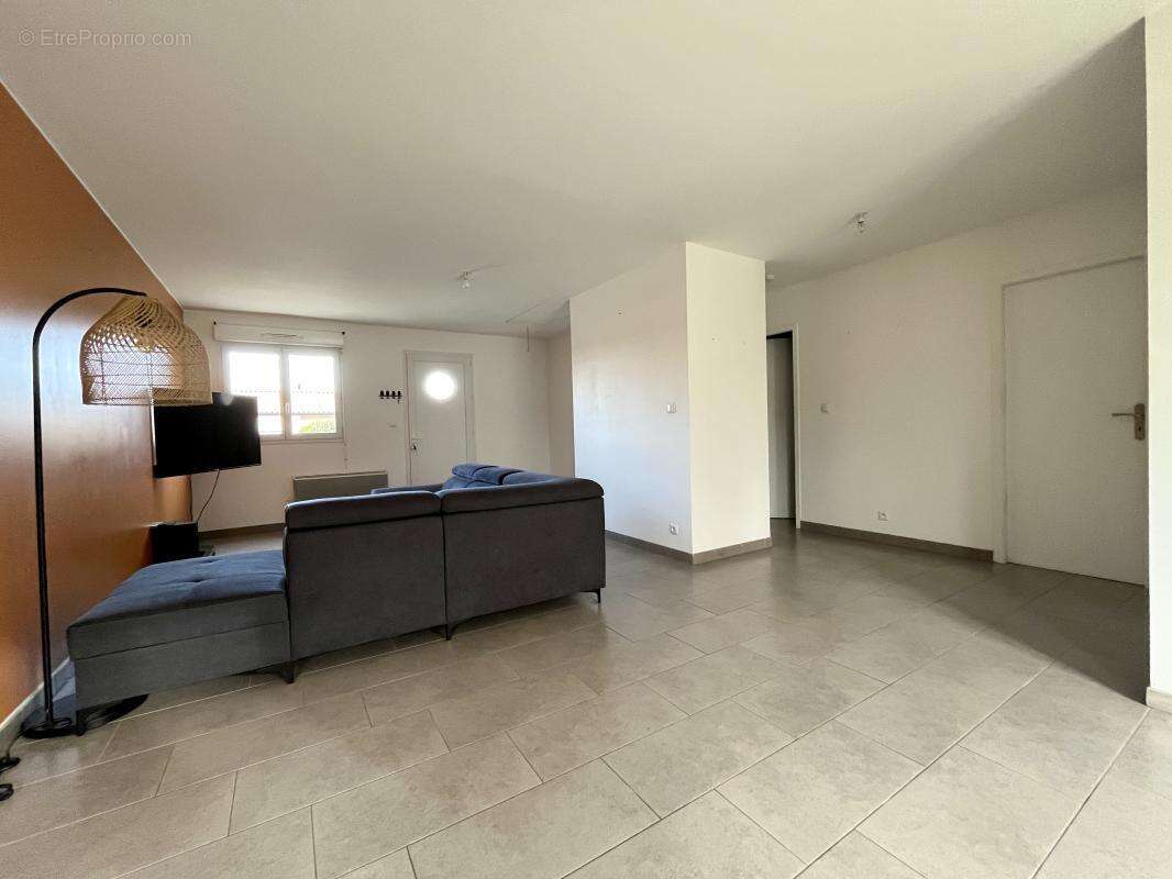 Maison à SAINT-MACAIRE-EN-MAUGES