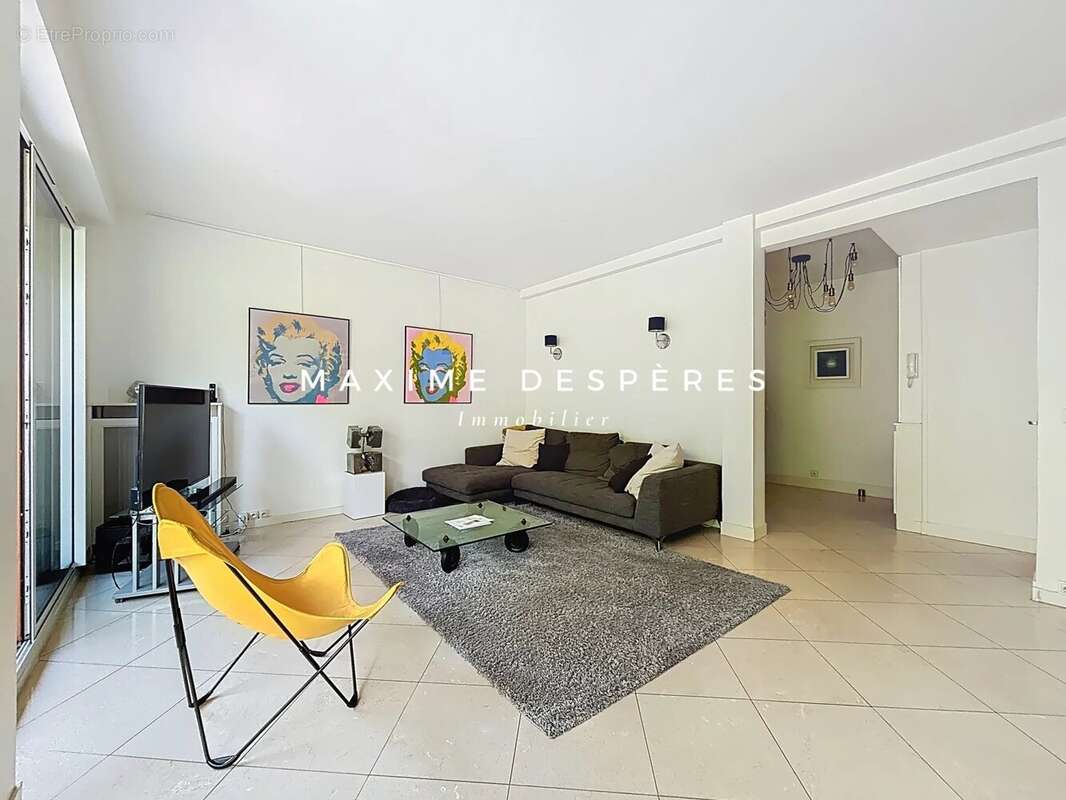 Appartement à NEUILLY-SUR-SEINE