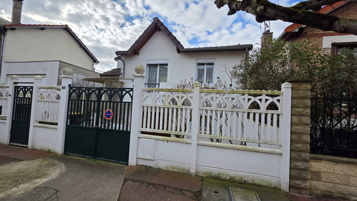 Maison à LA COURNEUVE