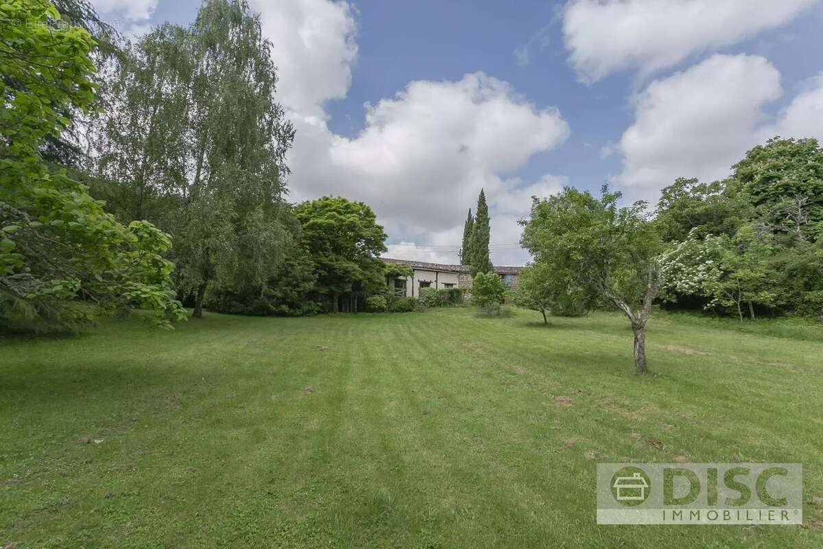 Maison à SAINT-MICHEL-DE-VAX