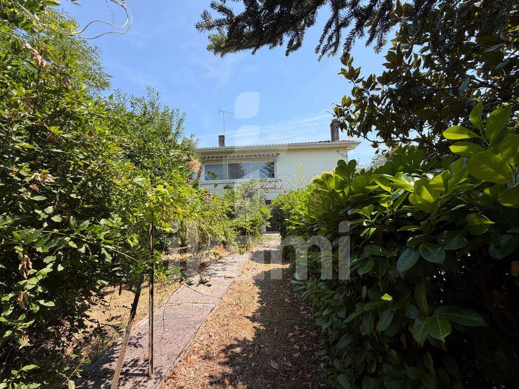 Maison à SALLES