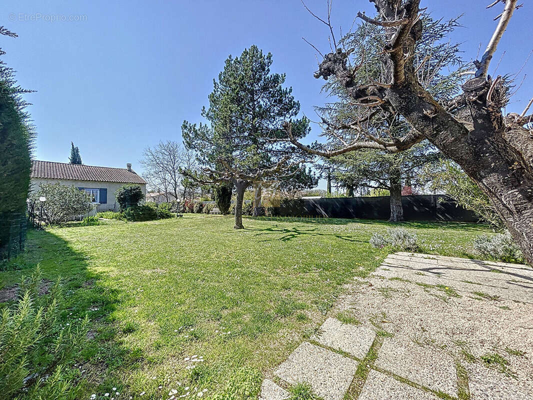 Mazan garage 90m² sur terrain constructible viabilise de 719m² - photo 9