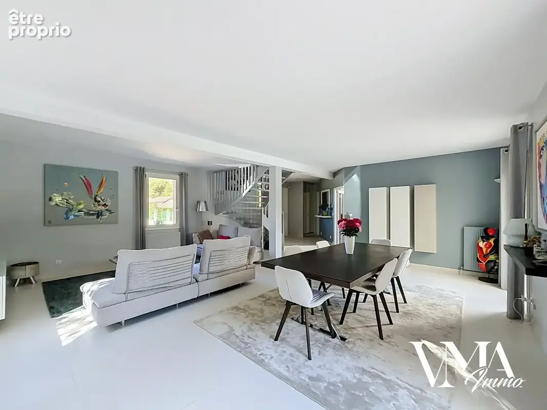 Chasselay. Maison familiale avec piscine, 4 chambres et garage. - photo 4