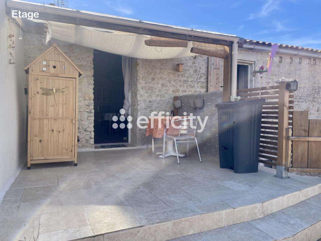 Maison 113 m² à Saint-Just-Luzac  - photo 8