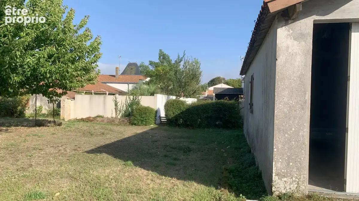 Terrain constructible de 651 m²  Bourgneuf avec Garage - photo 4