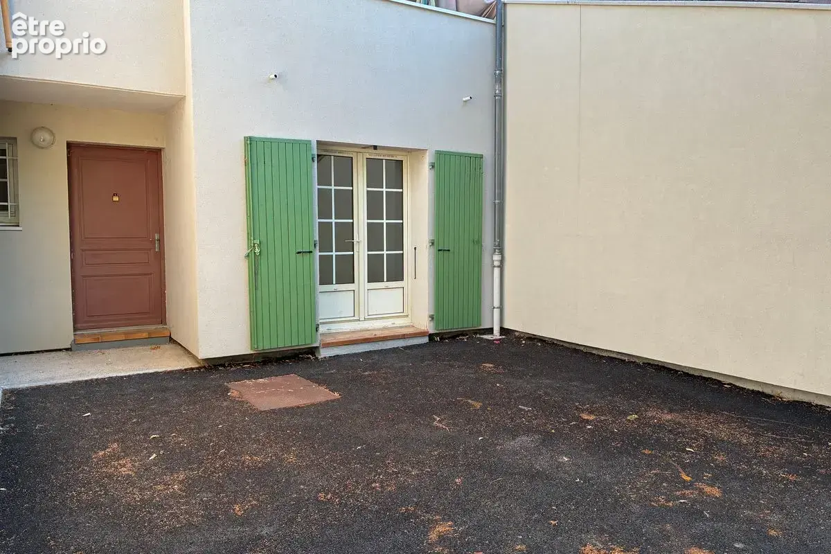 Appartement à VEZENOBRES