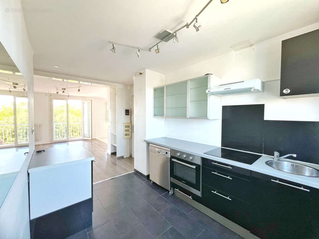 Appartement à PIERRE-BENITE