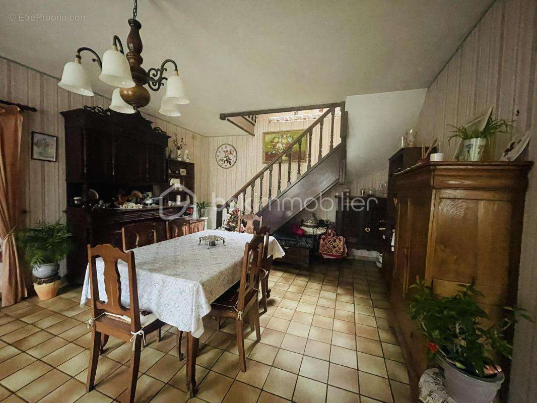 Maison en pierres de taille à Cuise-La-Motte (60350) - 133 m2 - 5 pièces - 3 chambres - photo 4