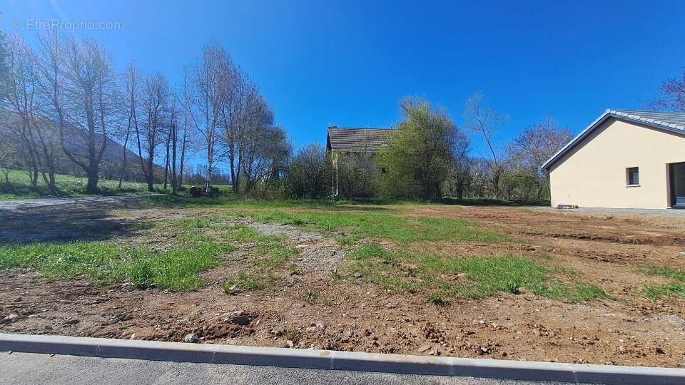 Terrain à FOREST-SAINT-JULIEN
